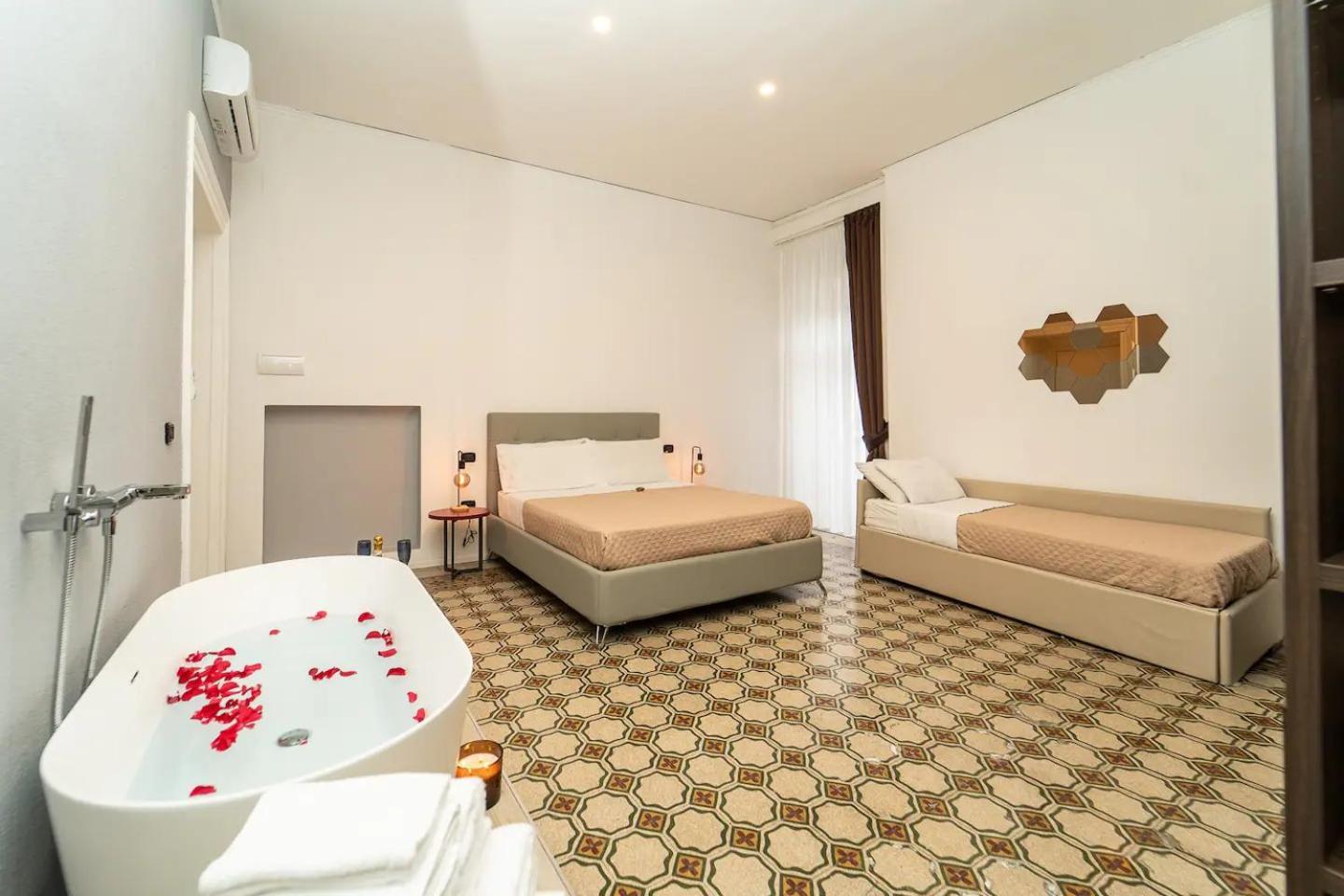 La Piazza Suite Nápoles Exterior foto